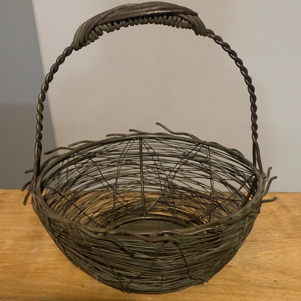 Birds Nest Wire Woven Basket